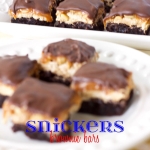 Snickers Brownie Bites // Snickers Brownie Bars