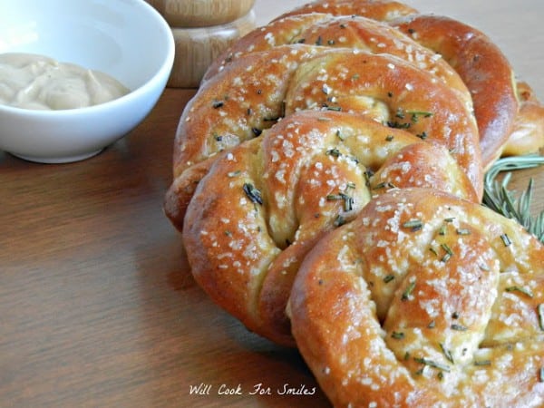 Rosemary Soft Pretzels. 20+ Sweet and Salty Pretzel Recipes perfect any time of year! www.Embellishmints.com