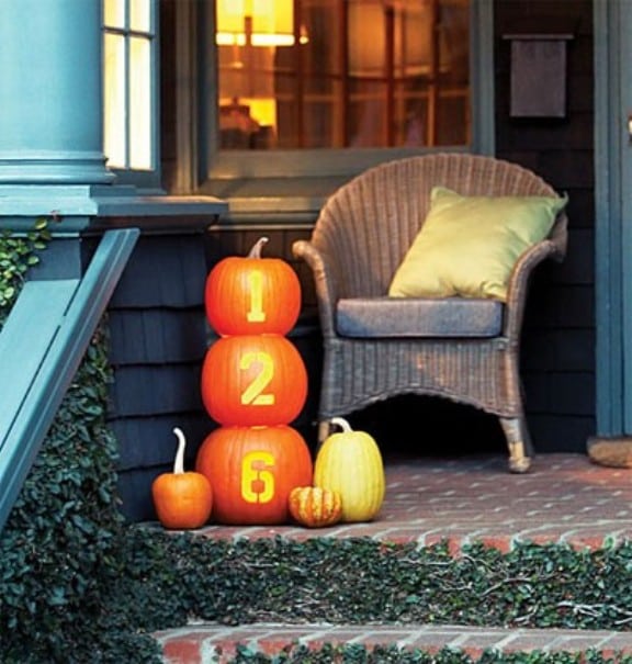14 Fall and Halloween Porch Decor Ideas - Embellishmints