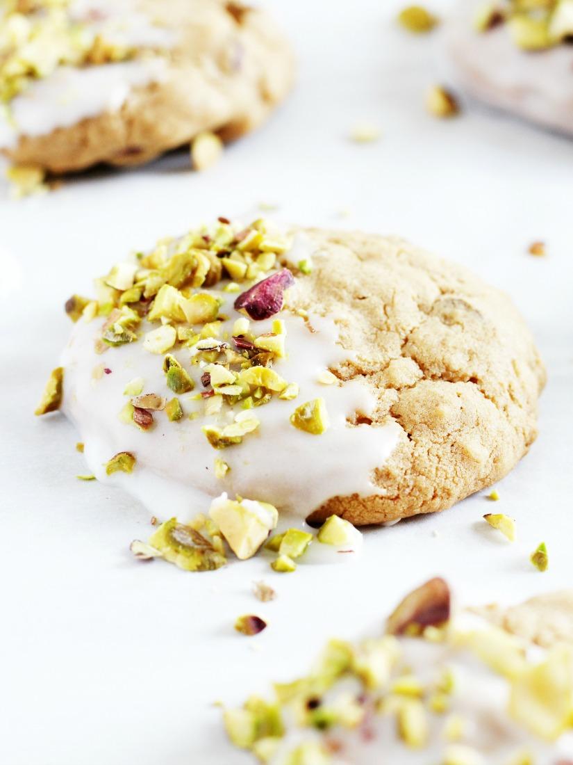 Iced Oatmeal Pistachio Cookies are definitely my favorite recipe from this week's Linky Party. If You Give A Blonde A Kitchen really knows what she's doing. Get the link to the recipe here.