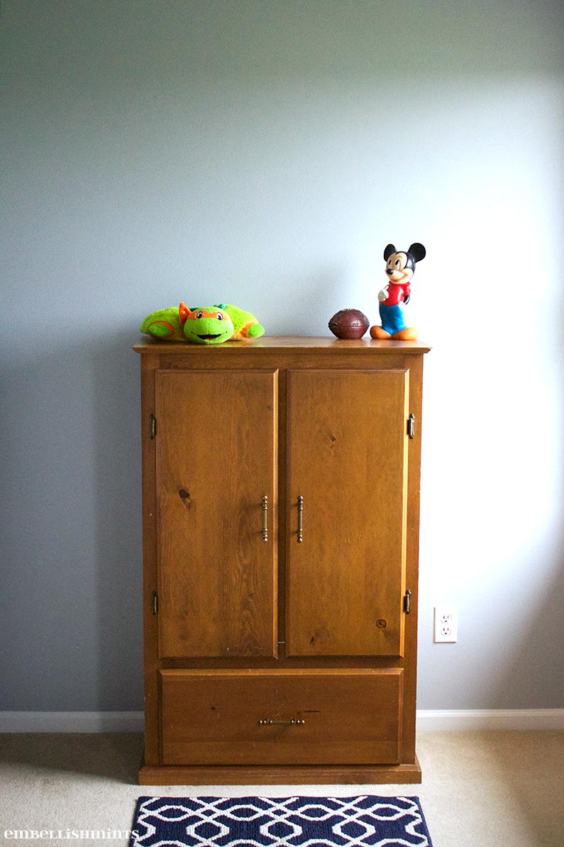 I’m going to share my son’s room and how paint color can transform it. We changed the original lime green to the perfect blue grey paint color. Find out more on www.Embellishmints.com