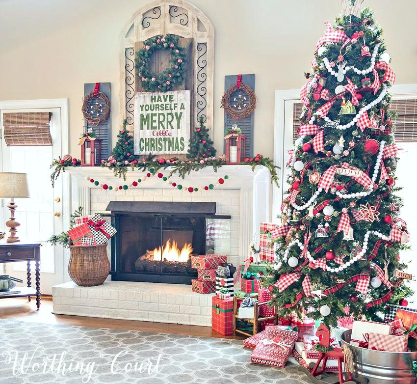 My favorite from this week's Linky Party: Festive Christmas colors on the mantel and Christmas tree || Worthing Court