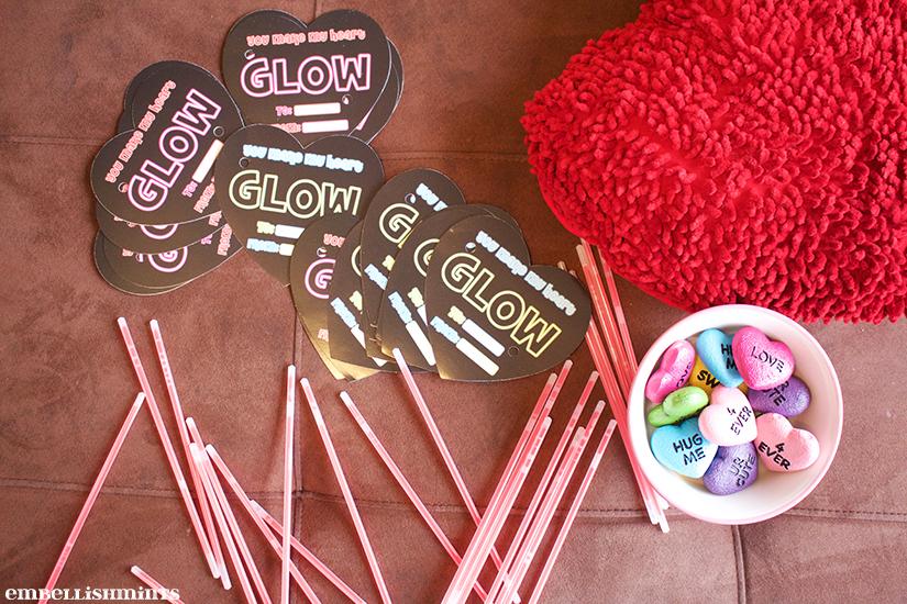 Stress free Valentine's Day Ideas and Free Valentine's printables that your child will love to give to all of his or her friends! www.embellishmints.com