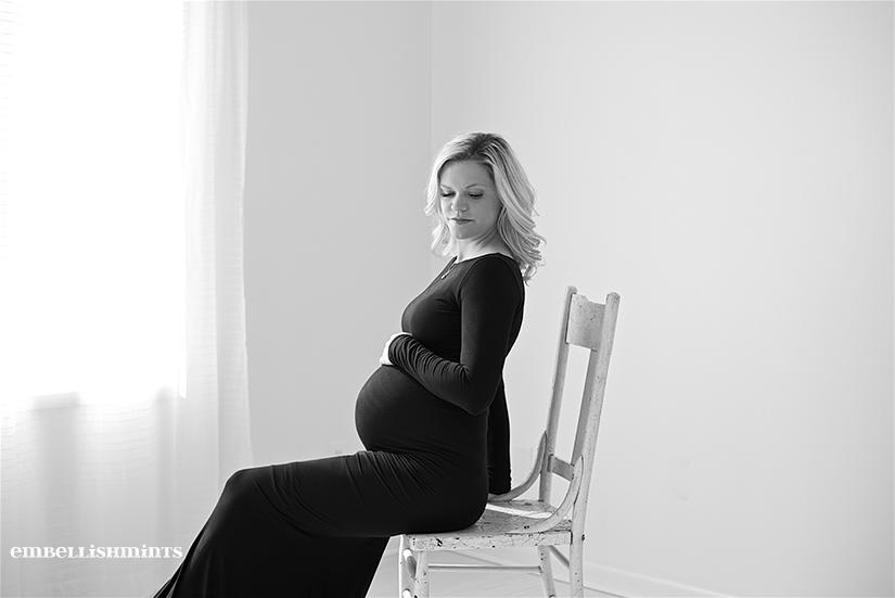 TIMELESS MATERNITY PHOTOS. Looking for truly timeless maternity photos that will stand the test of time? Show your photographer these photos and you will love the results! www.Embellishmints.com
