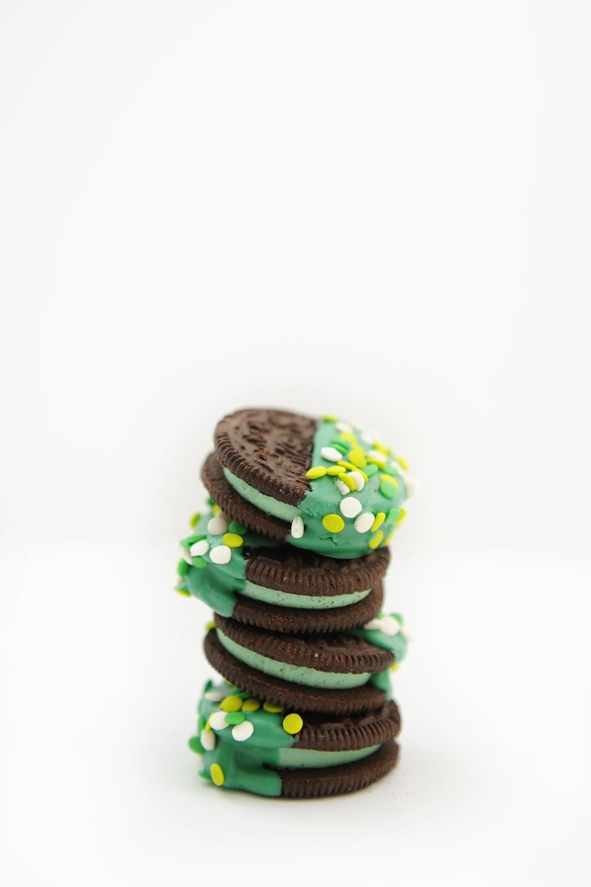 Chocolate Dipped Oreos... News Flash: dessert recipes don't have to be difficult! My favorite post from last week's Linky Party are these delicious and easy Chocolate Dipped Oreos. www.Embellishmints.com