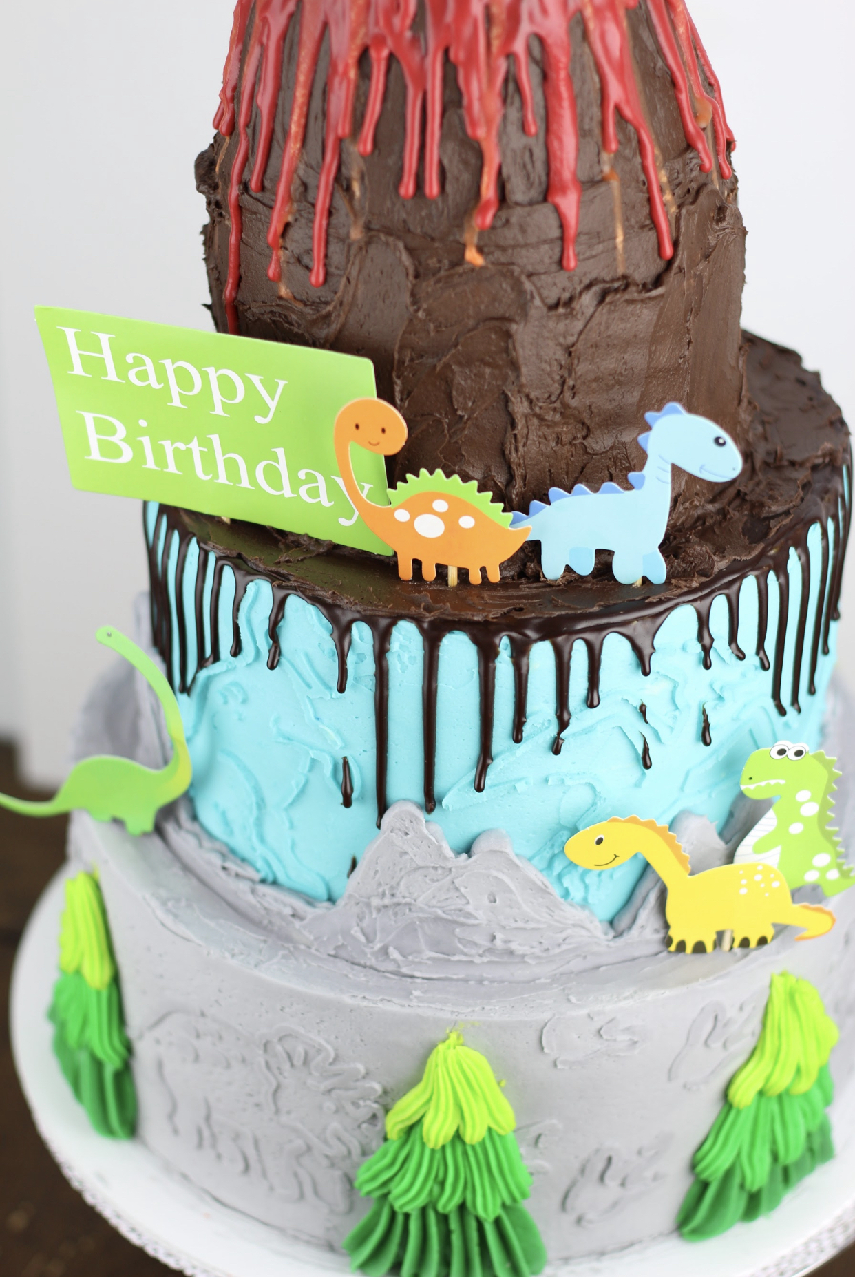 Learn how I made this Dinosaur Theme Cake with an active volcano. I'm sharing the exact schedule I use to decorate a birthday cake for my kids. Learn how to decorate a birthday cake of your kids dreams.